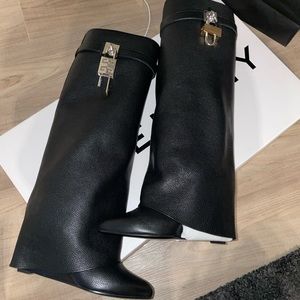 Brand NEW Givenchy Shark Boots Grained leather Size 40